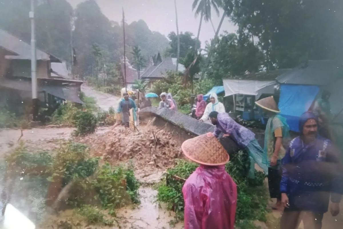 Data Terbaru Banjir dan Longsor Sumatera Barat: Sembilan Korban Jiwa, Operasi Pencarian Korban Hilang Terus Berlanjut