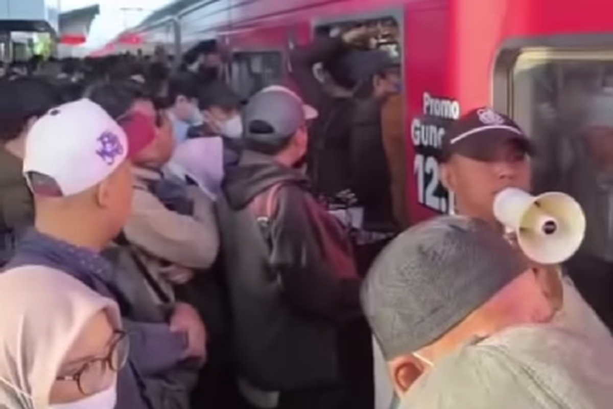 Dampak Pergantian Wesel Stasiun Cilebut: Penumpukan Penumpang KRL Commuter Line di Jam Sibuk Pagi