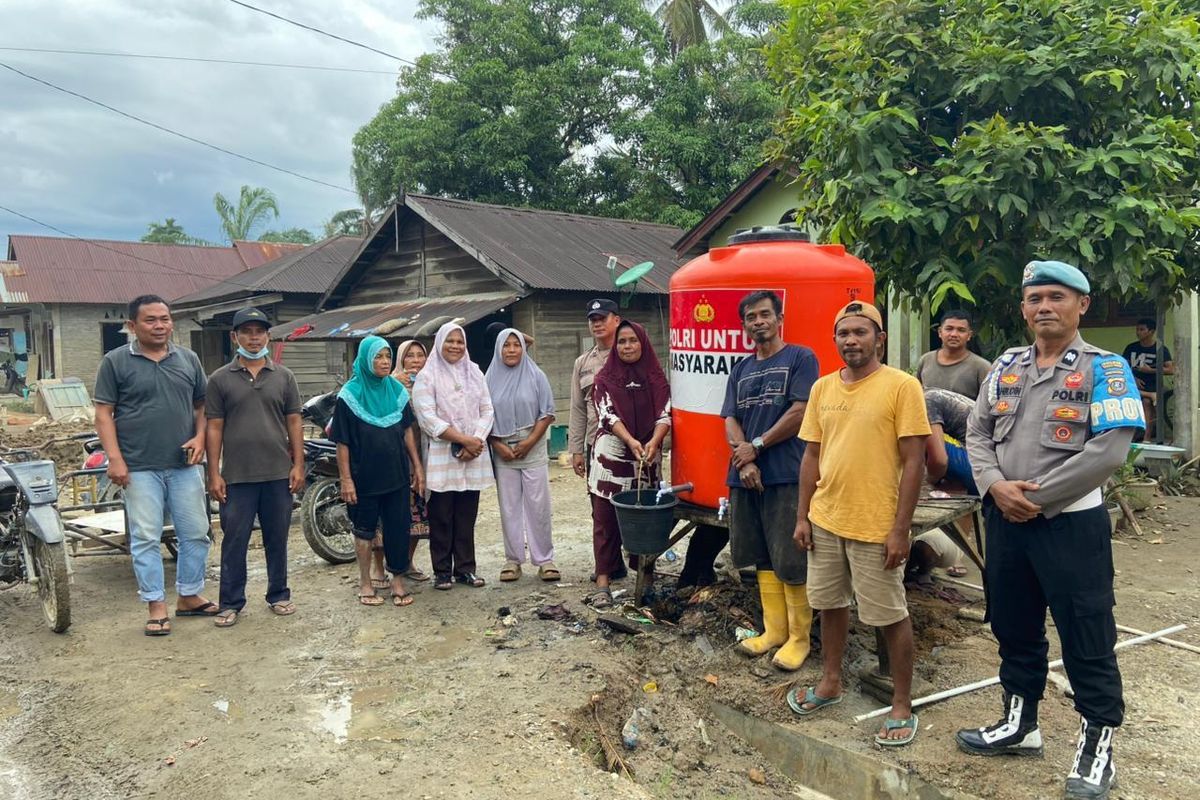 Krisis Air Bersih di Sorkam Pasca-Banjir Tapteng: Polri Bangun Sumur Bor untuk Pemulihan Warga