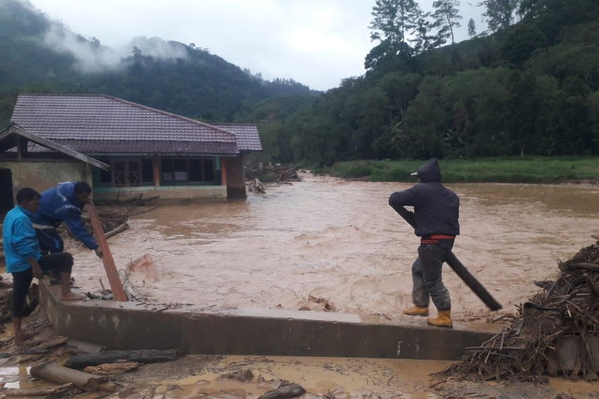 Banjir Susulan Terjang Kawasan Kenawat Aceh Tengah: Akses Warga Terputus dan Sawah Terendam