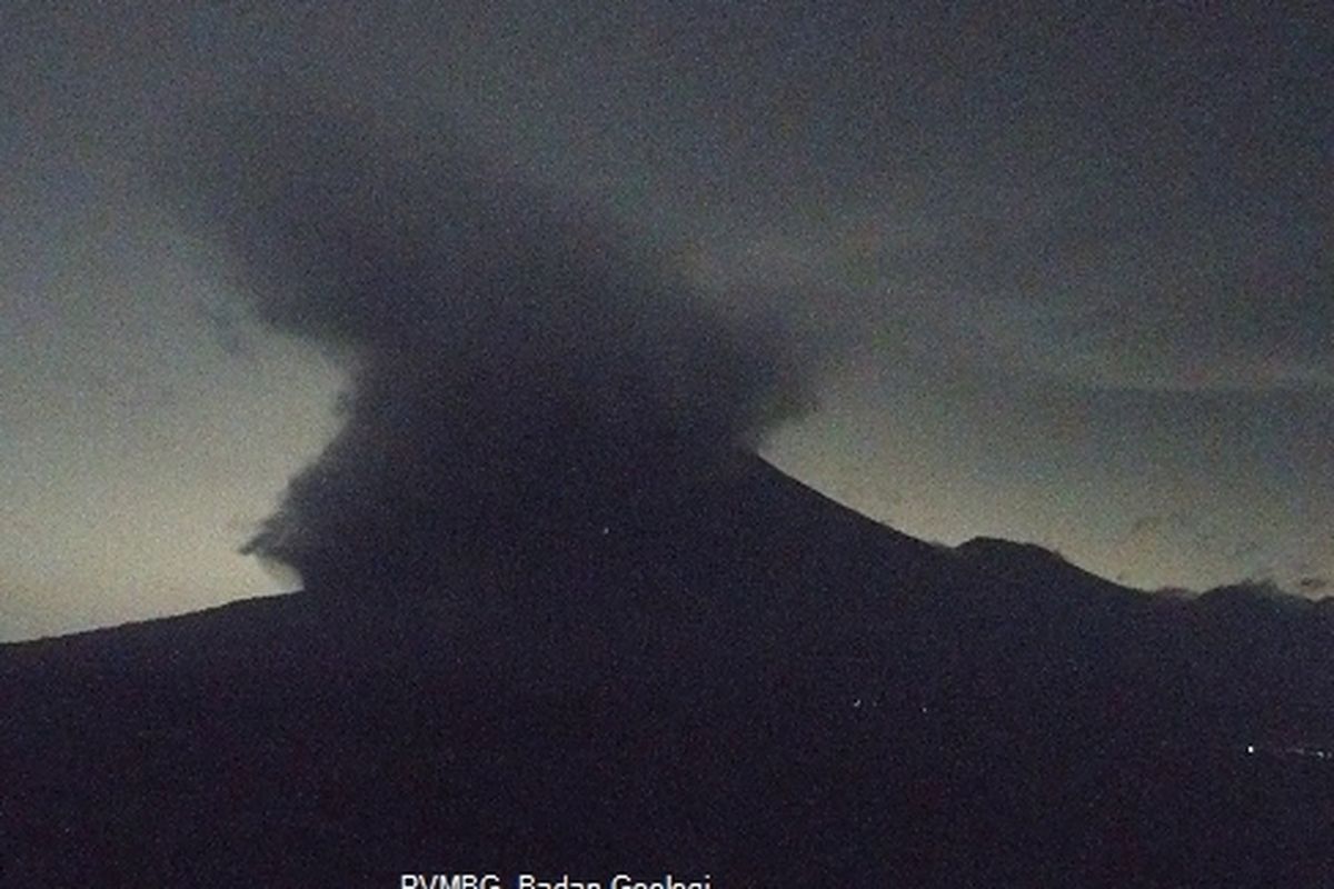 Erupsi Gunung Semeru: Awan Panas Guguran Meluncur 5 Kilometer, Status Siaga Level III