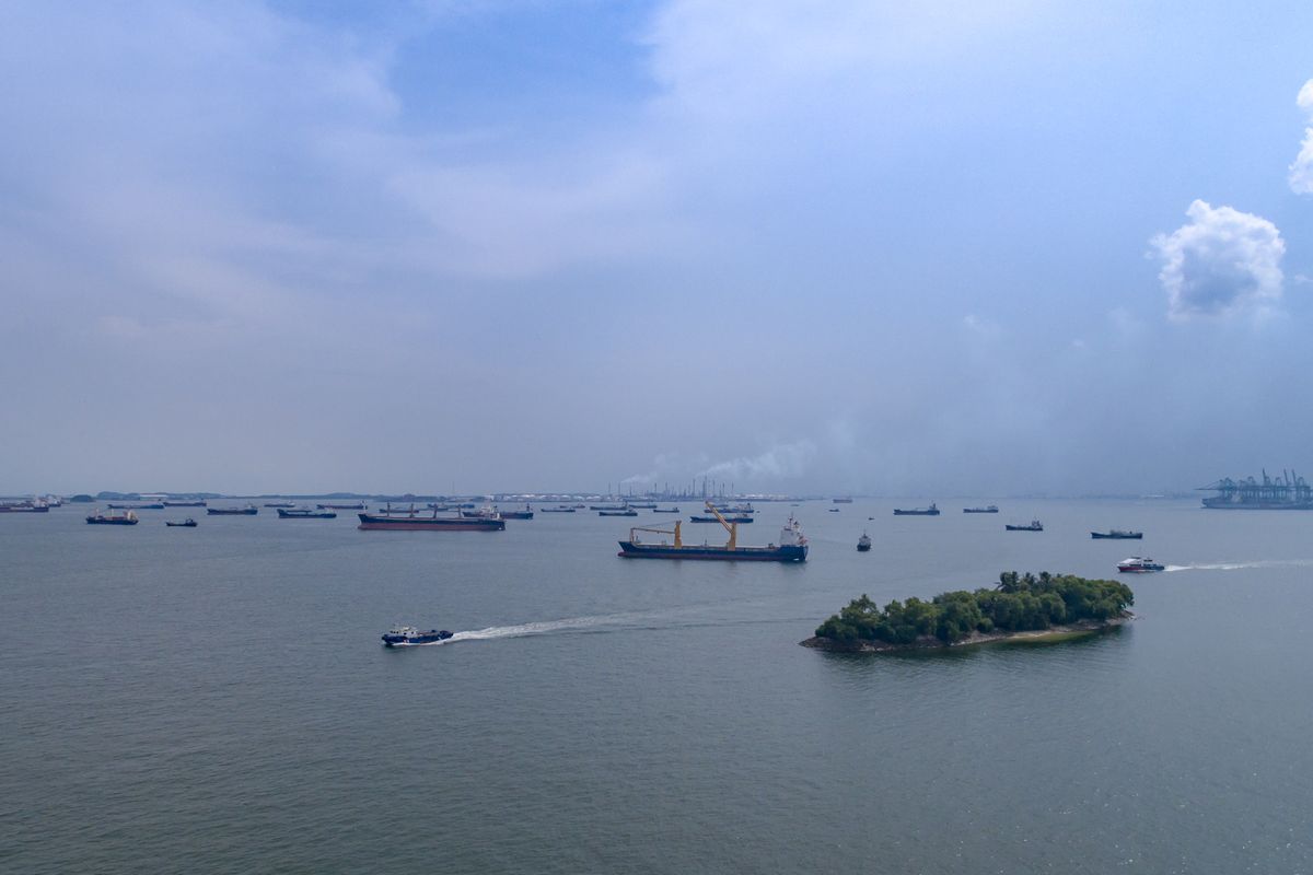 Reorientasi Geopolitik: Mengapa Perairan Indonesia Lebih Strategis dari Selat Hormuz?