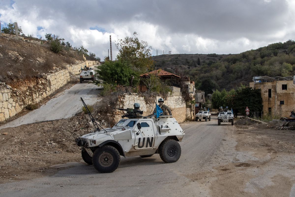 Ketegangan di Lebanon Selatan: Penyebab Ledakan yang Melukai Tiga Prajurit TNI Masih Menjadi Misteri